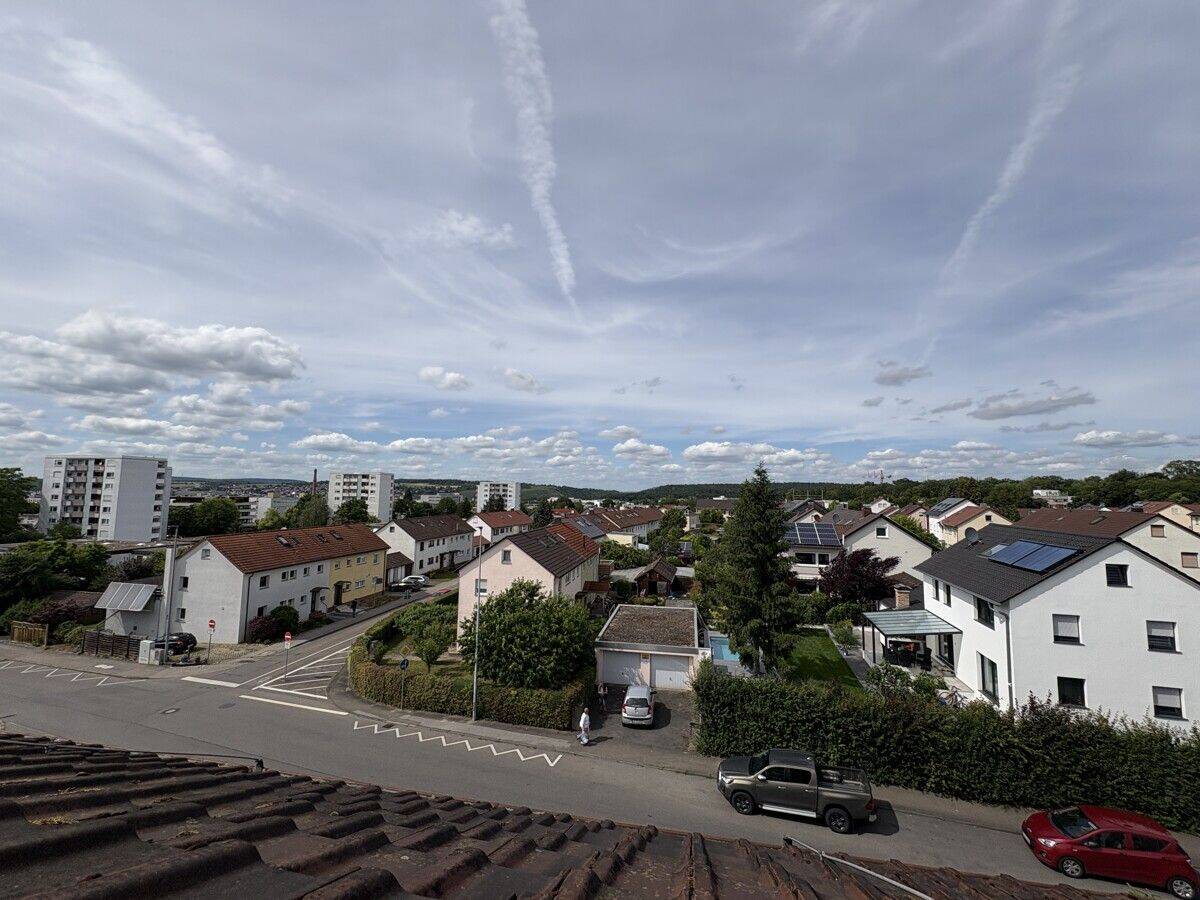 Gemütliche 2-Zimmer-Dachgeschosswohnung mit zusätzlichem Raum & top Anbindung, 74321 Bietigheim-Bissingen
