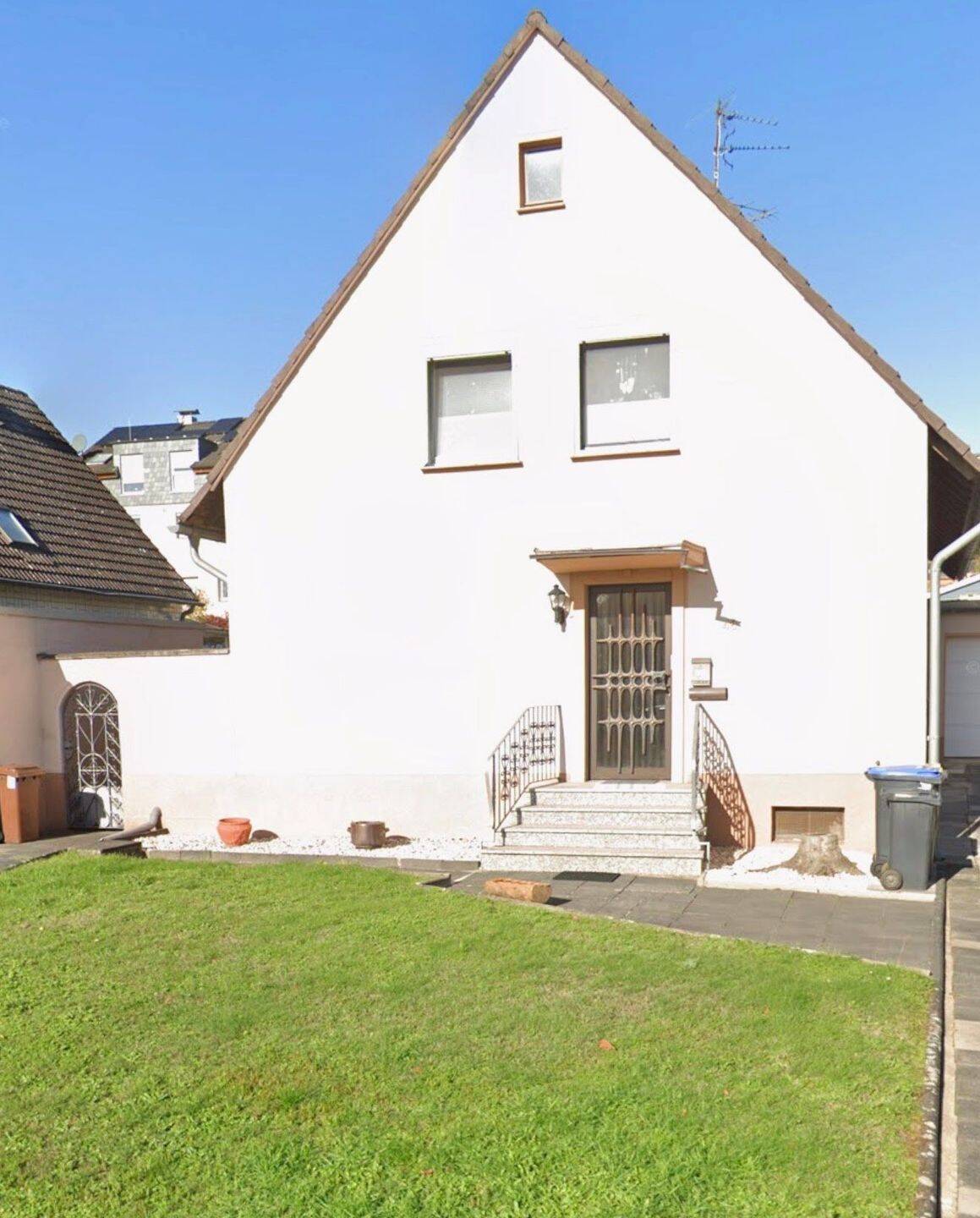 Neu renovierte helle 3-Zimmer-Wohnung mit Balkon – 83 m² im Obergeschoss, 50354 Hürth