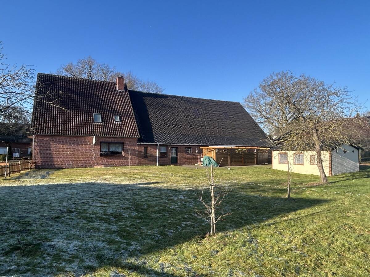 Volksbank Immobilien: EFH mit integrierter Scheune und Nebengebäude – Platz für Familie und Hobby, 27404 Rhade