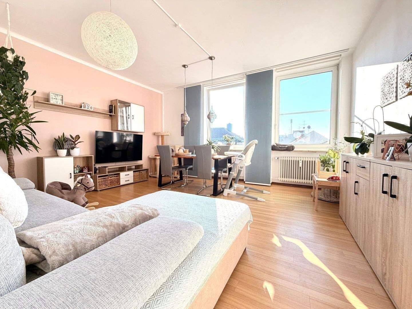 lichtdurchflutete 2 Zimmer Wohnung +++ mit Badewanne & Aufzug +++, 90461 Nürnberg