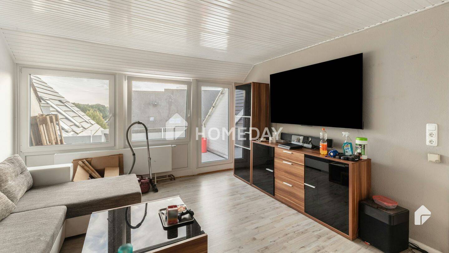 Bezugsfrei nach Absprache | Helle Dachgeschosswohnung mit Süd-Balkon und 2 Zimmern, 23879 Mölln