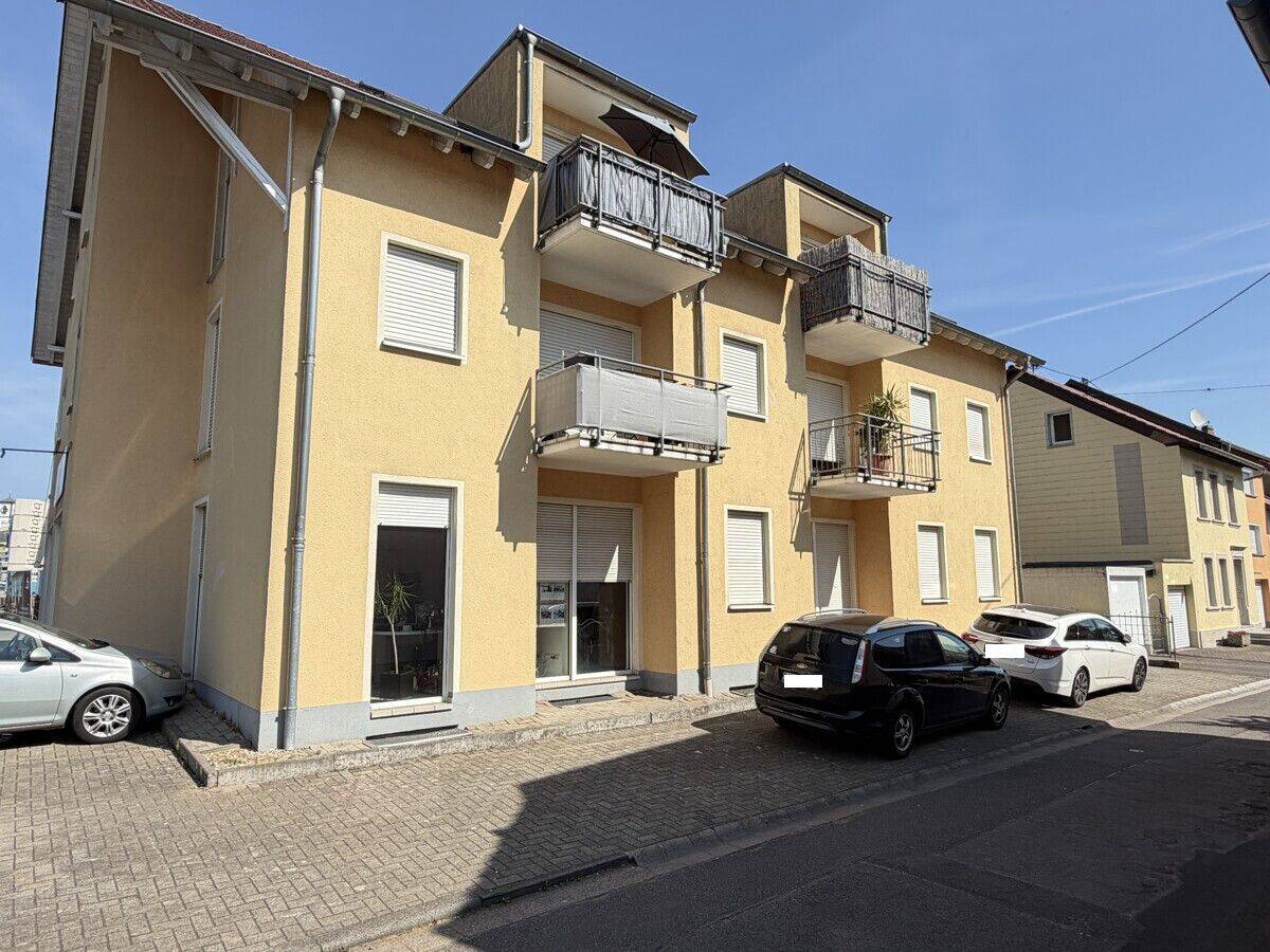 Gepflegte 3-Zimmer-Dachgeschosswohnung mit Balkon in zentraler Lage von Losheim am See, 66679 Losheim am See
