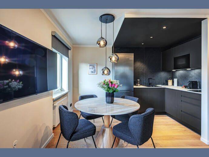 Möbliert: Modernes und gut geschnittenes Apartment