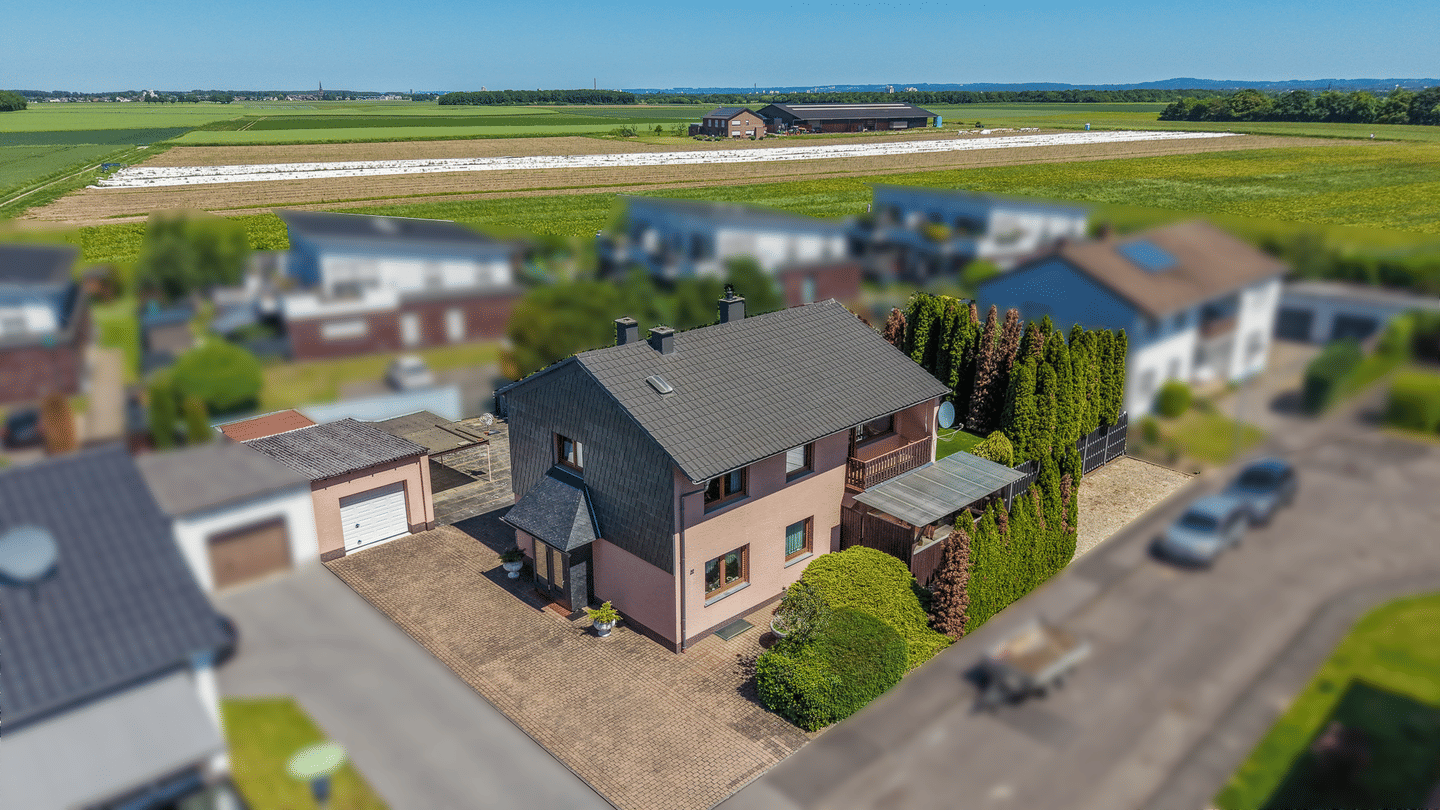 Engel & Völkers: Ideal für Familien, Generationen oder Wohnen & Arbeiten, 53859 Niederkassel
