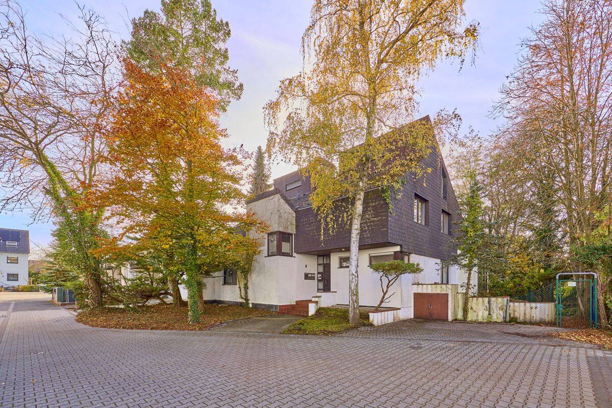 Architektenhaus mit zwei Wohneinheiten, Sauna, großem Grundstück und Waldrandlage zur Modernisierung, 64289 Darmstadt (Darmstadt Kranichstein)