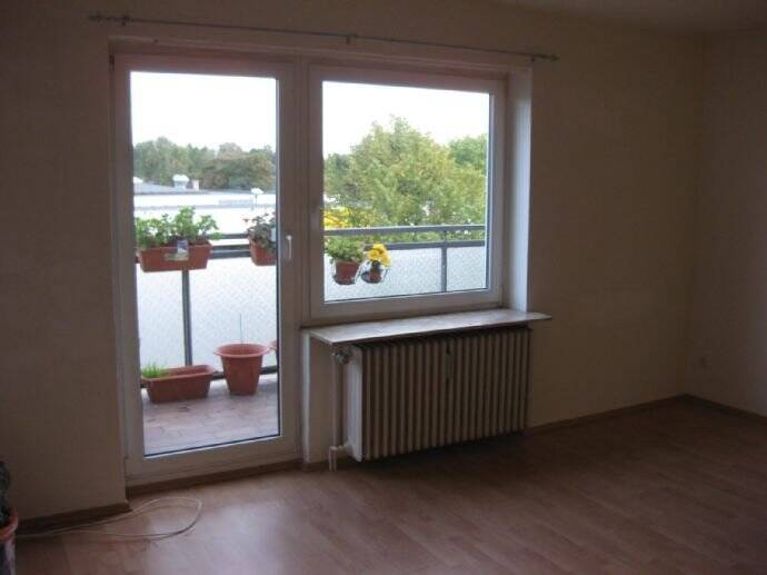 Schöne 1-Zimmer Wohnung 3.OG Mitte mit Balkon in Hamburg-Wandsbek, 22047 Hamburg (Wandsbek Bramfeld Tonndorf)