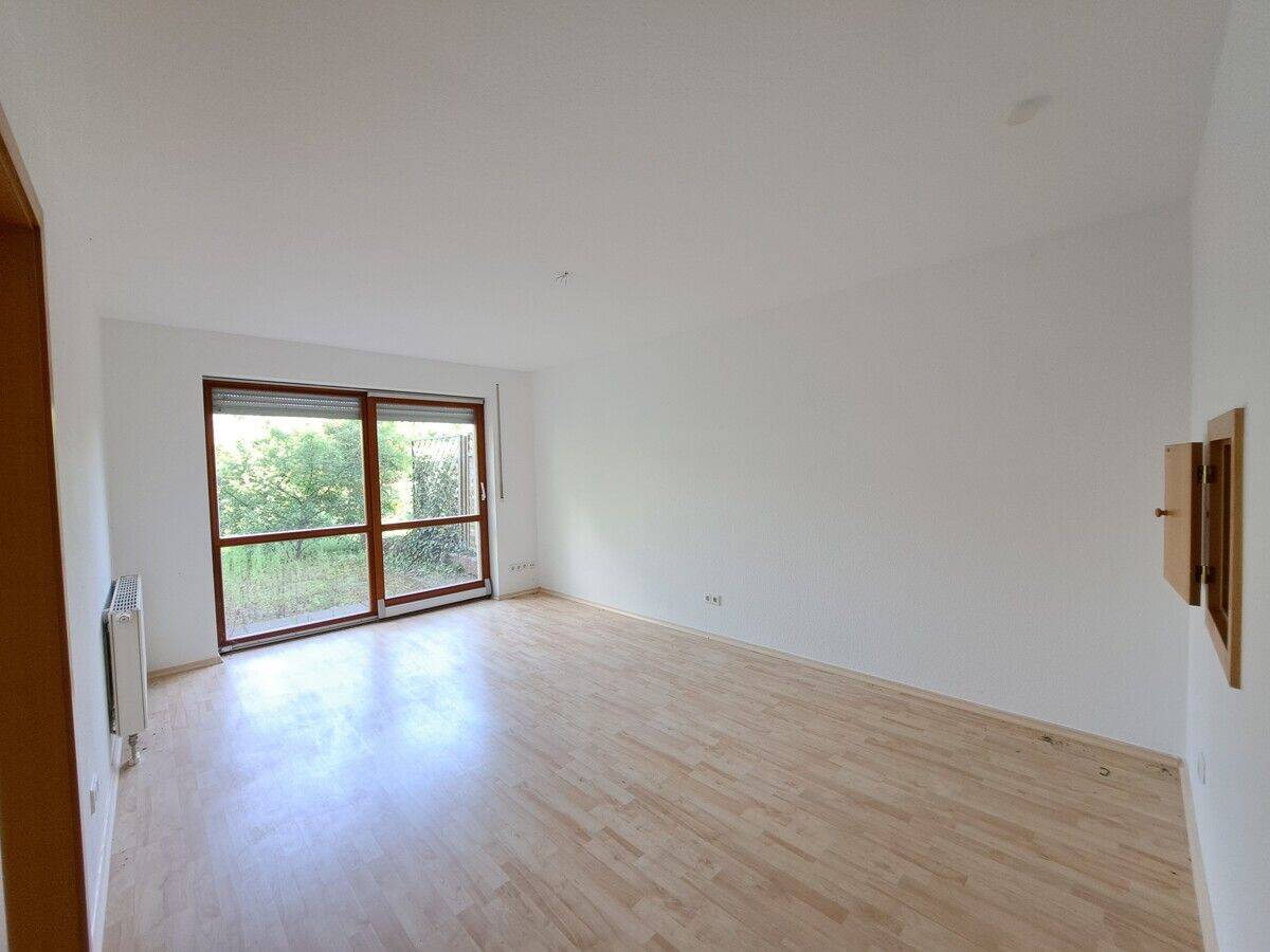 Wohnkomfort auf einer Ebene: Helle Wohnung mit Terrasse, Aufzug und Tiefgaragenstellplatz!, 9619 Mulda/Sa.