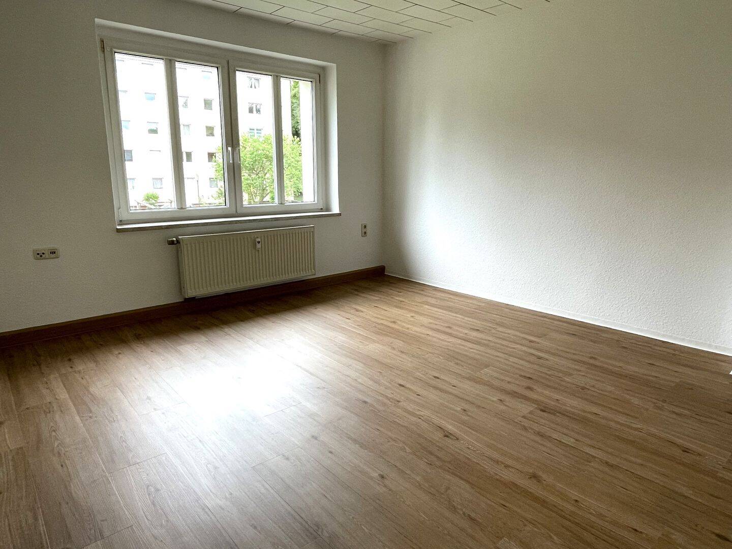 Neues Wohngefühl: Erstbezug nach Sanierung, 7806 Neustadt an der Orla