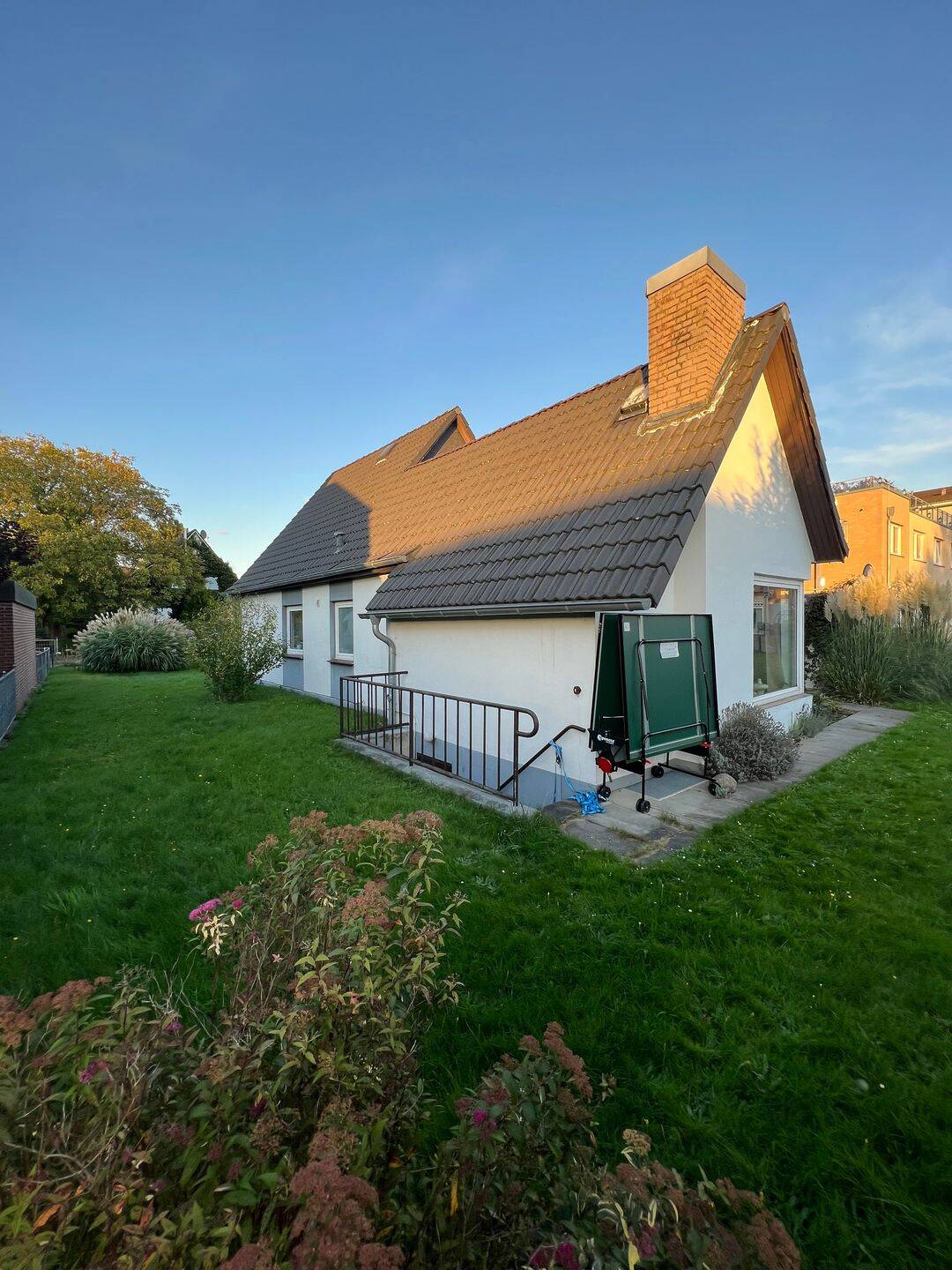 Einfamilienhaus mit Anbau auf sonnigem Grundstück, 22459 Hamburg (Eimsbüttel Niendorf Schnelsen)
