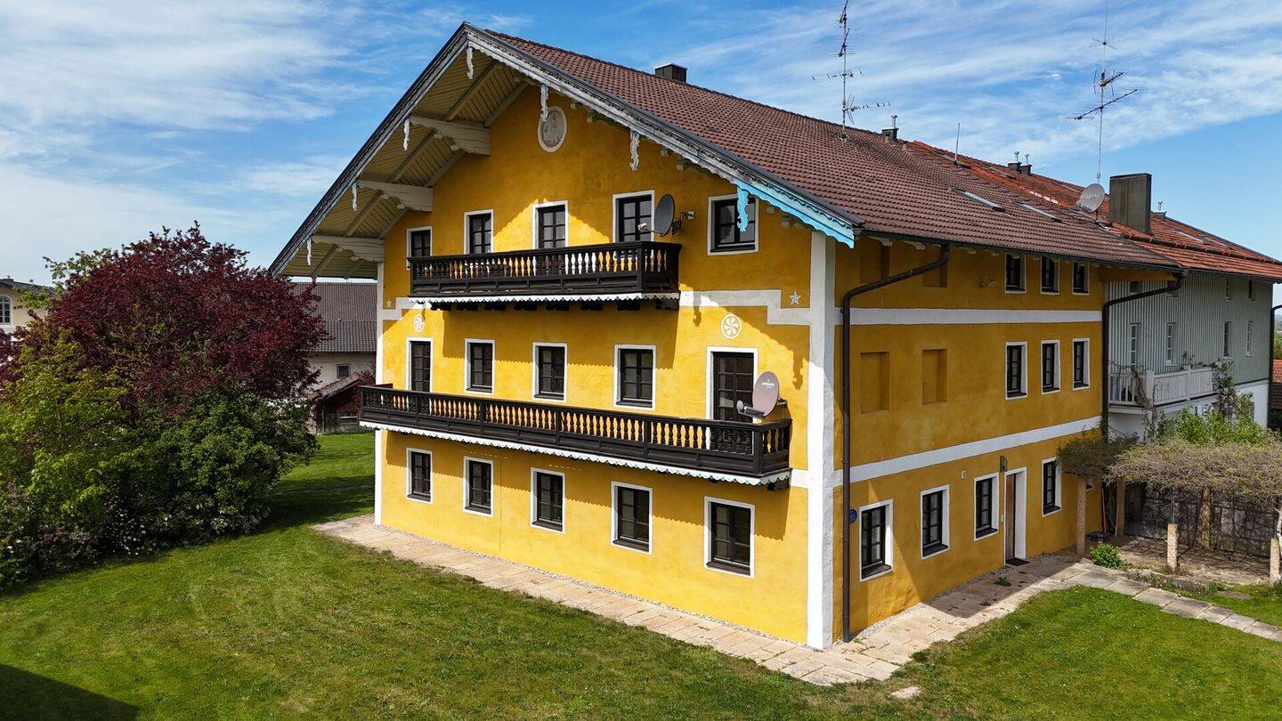 Traditionelles Bauernhaus mit viel Platz und großem Garten nahe dem Ortskern von Evenhausen, 83123 Amerang