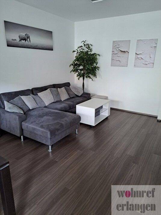 Moderne Erdgeschoss  2 Zimmer-Wohnung mit Garten im Zentrum