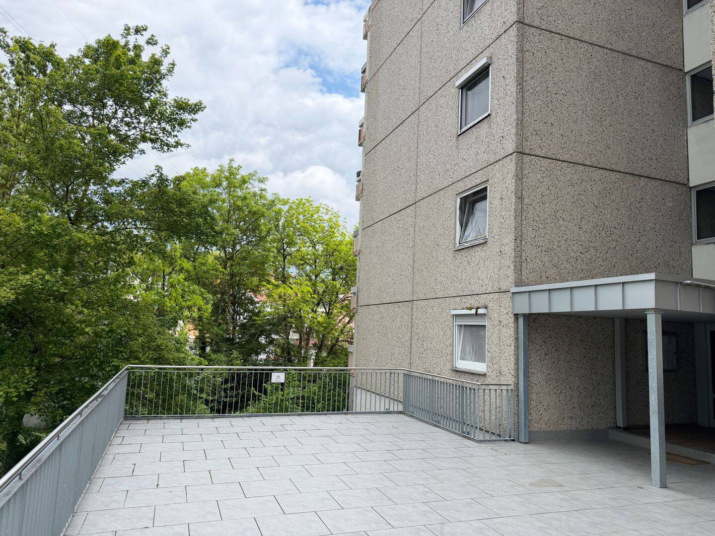2-Zimmer-Eigentumswohnung mit Balkon, Aufzug und Schwimmbad in Würzburg-Versbach, 97078 Würzburg (Grombühl Lindleinsmühle Versbach)
