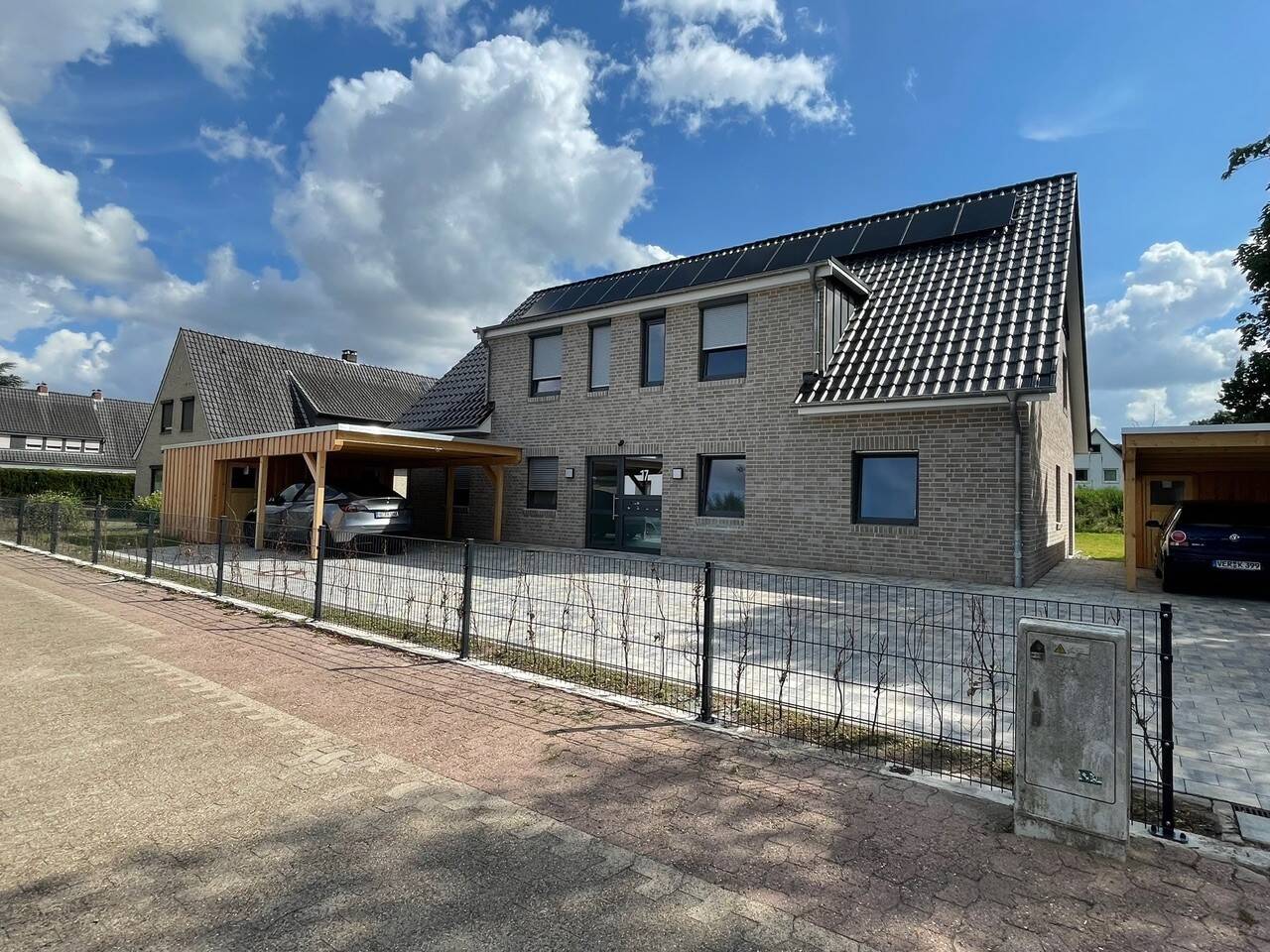 Geräumige und moderne DG 2,5-Zimmer-Wohnung in Achim, mit ausgebautem Studio-Spitzboden, 28832 Achim