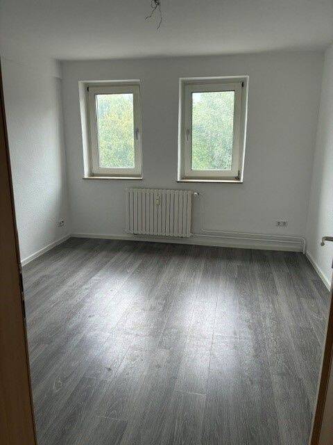 Renovierte 2 Zimmer Wohnung in Gelsenkirchen zu vermieten, 45899 Gelsenkirchen (Beckhausen Heßler Horst)