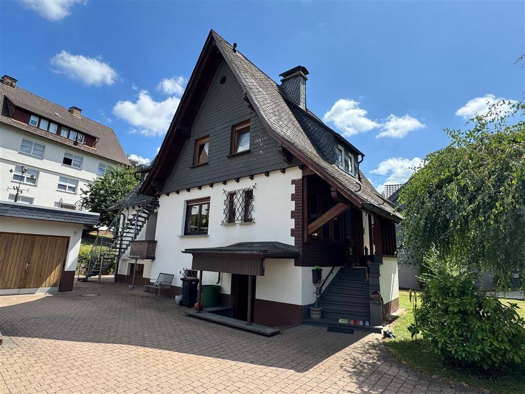 Meggen! Mehrgenerationenhaus mit 2 Wohnungen!, 57368 Lennestadt