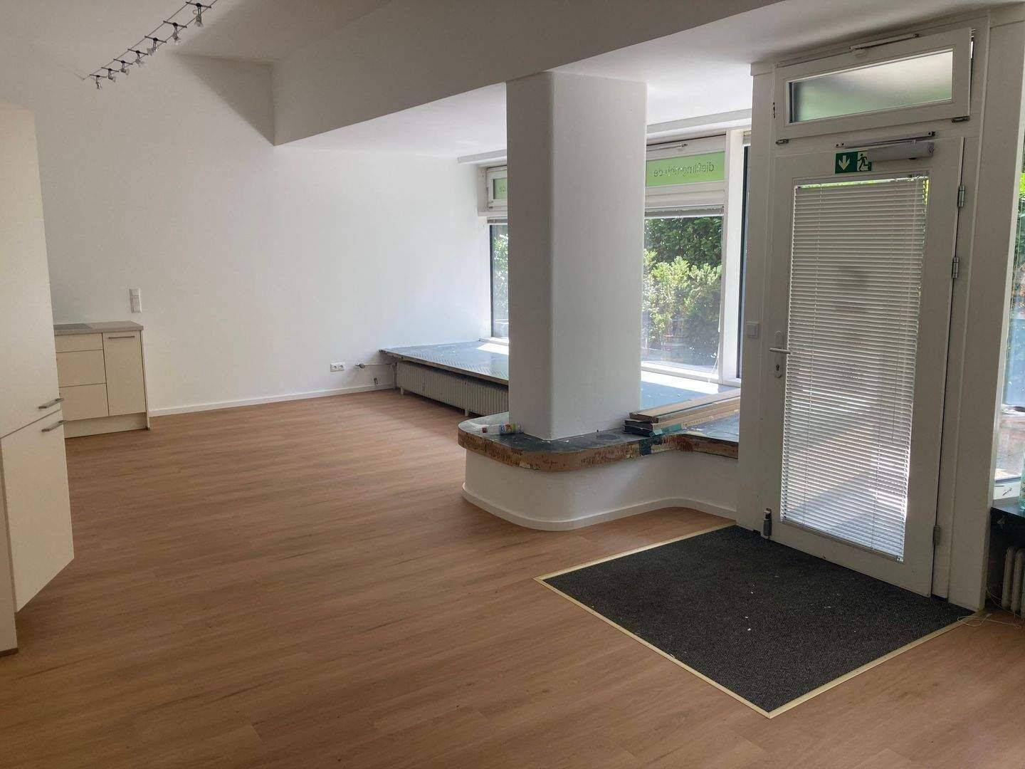 Sehr großzügige Erdgeschosswohnung mit tollem Grundriss und 2 Einzelgaragen mit Werkstattraum., 80796 München (Schwabing-West)