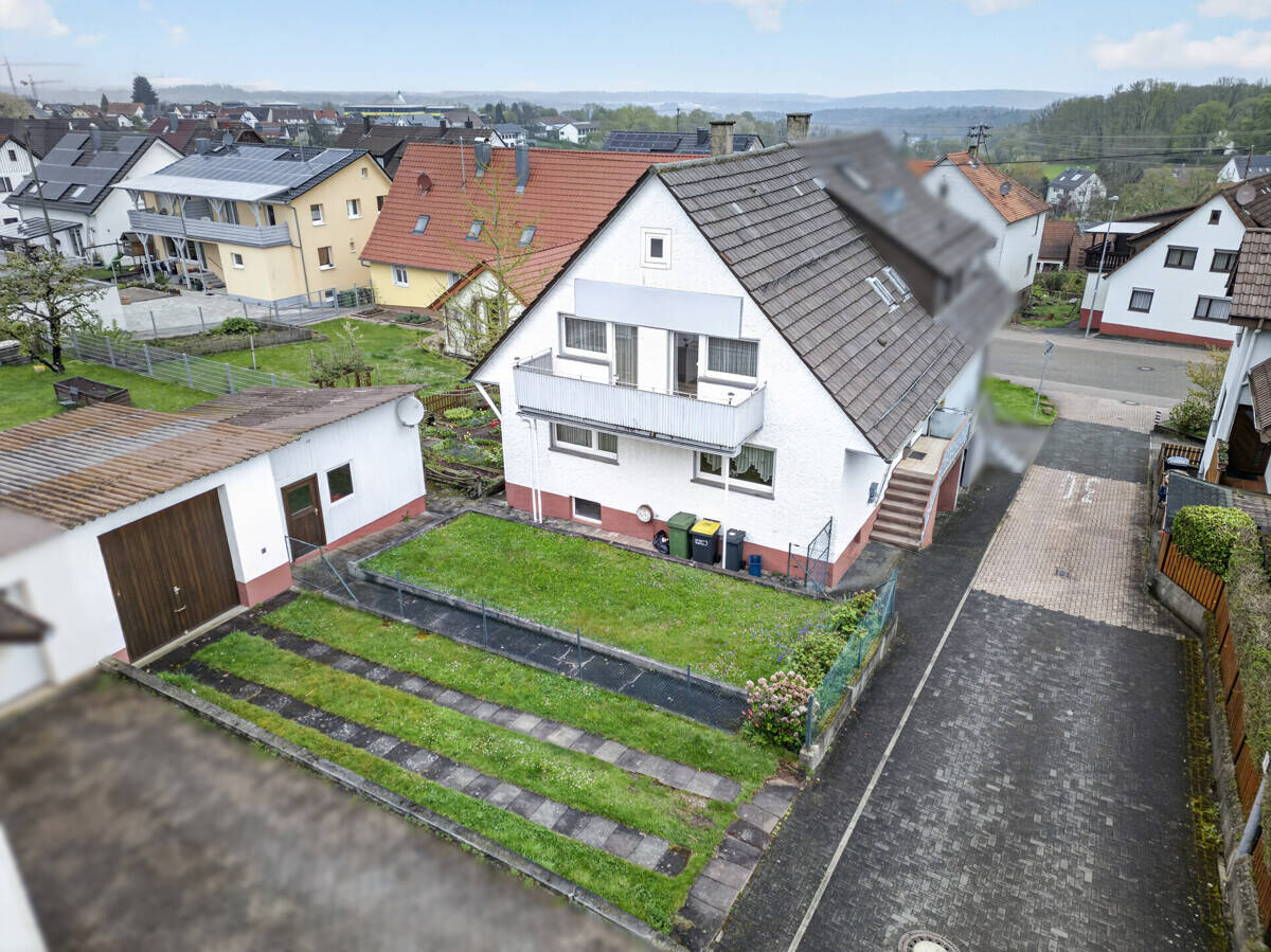 Für Gestalter: Doppelhaushälfte mit Potenzial, Balkon & Garage, 75334 Straubenhardt