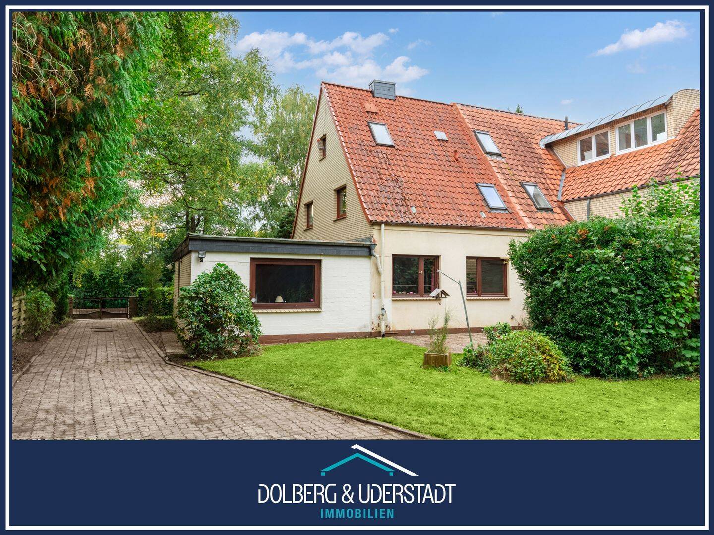 Sanierungsbedürftige Doppelhaushälfte mit großzügigem Grundstück und Doppelgarage in HH-Rahlstedt, 22145 Hamburg (Wandsbek Farmsen-Berne Rahlstedt)