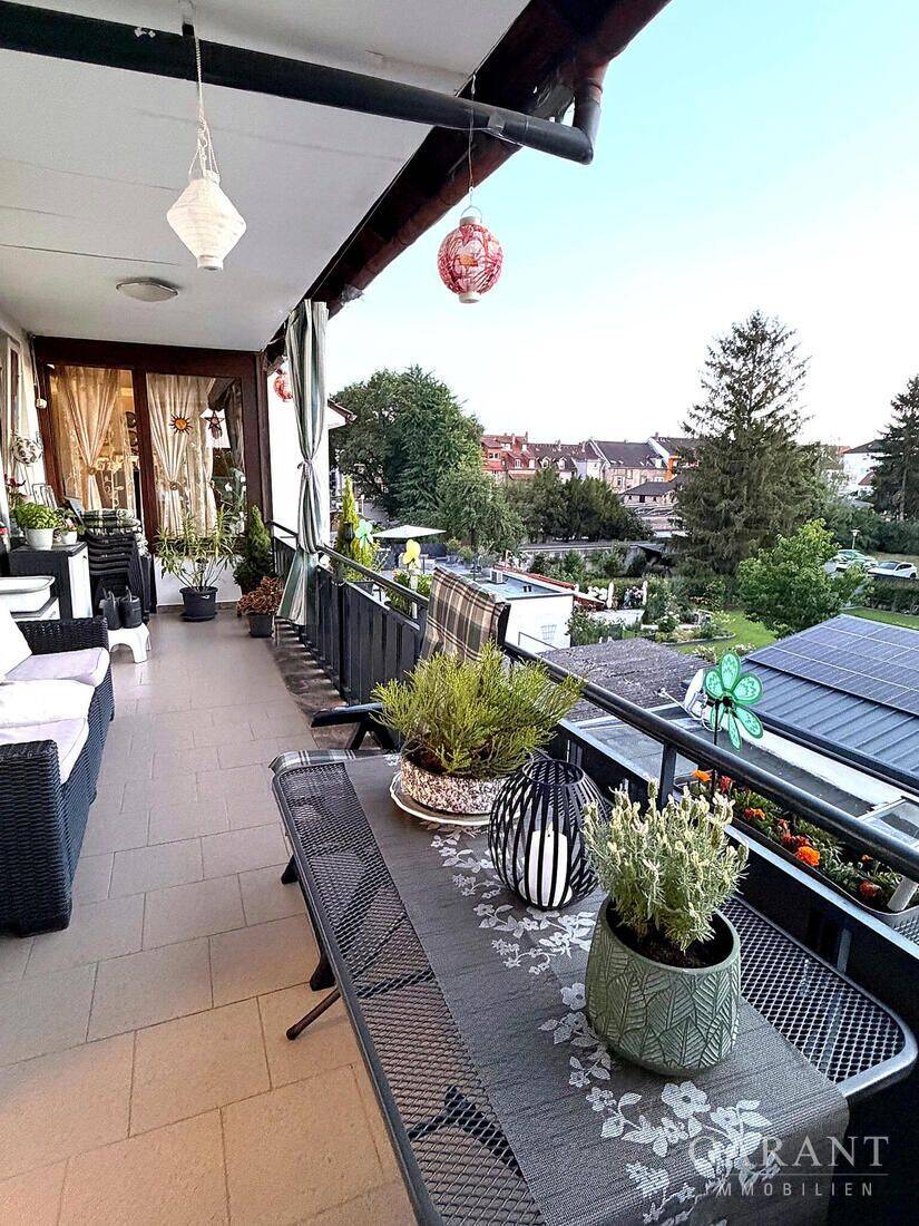 Großzügige 4 Zimmer Wohnung mit Balkon und Garage, 68199 Mannheim (Almenhof Neckarau)