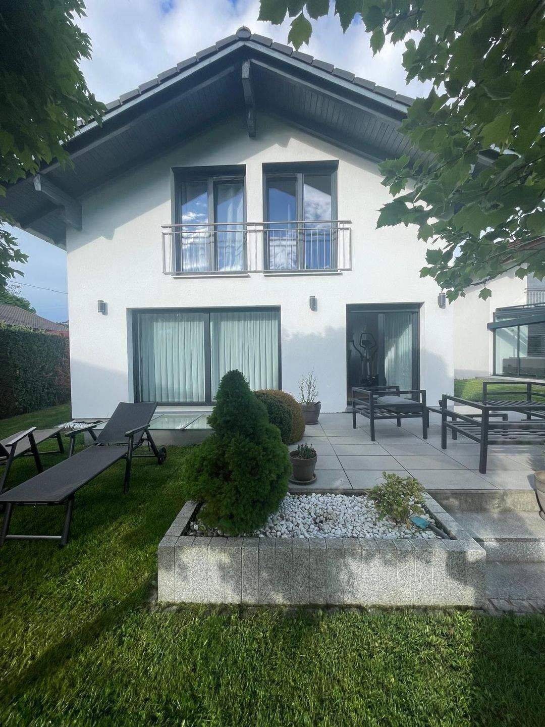 Exklusives Einfamilienhaus mit Bergblick in ruhiger zentraler Ortsmitte, 83126 Flintsbach a. Inn