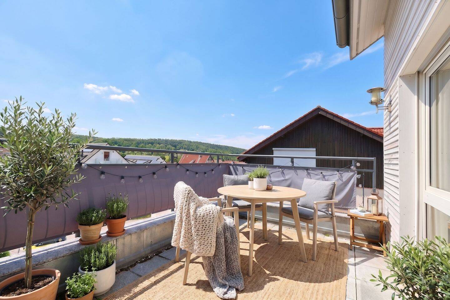 Wohnkomfort trifft Flexibilität – moderne Wohnung mit vielseitig nutzbarem Dachstudio, 72631 Aichtal
