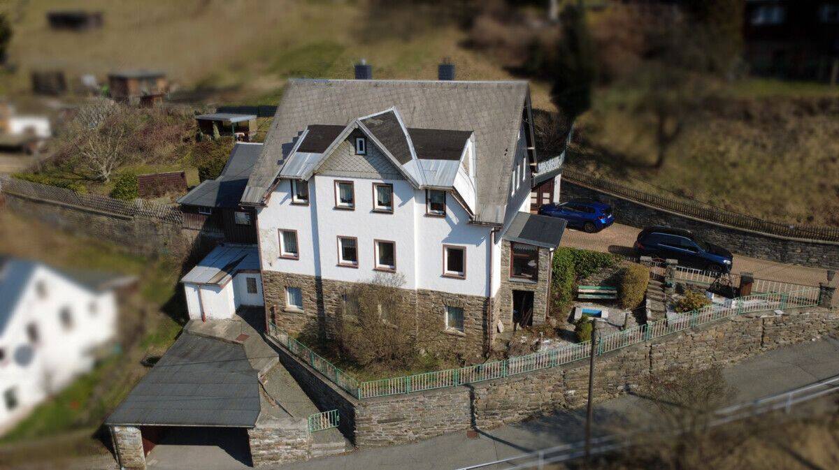 Tolles Zweifamilienhaus mit Blick ins Grüne!, 8359 Breitenbrunn/Erzgeb.