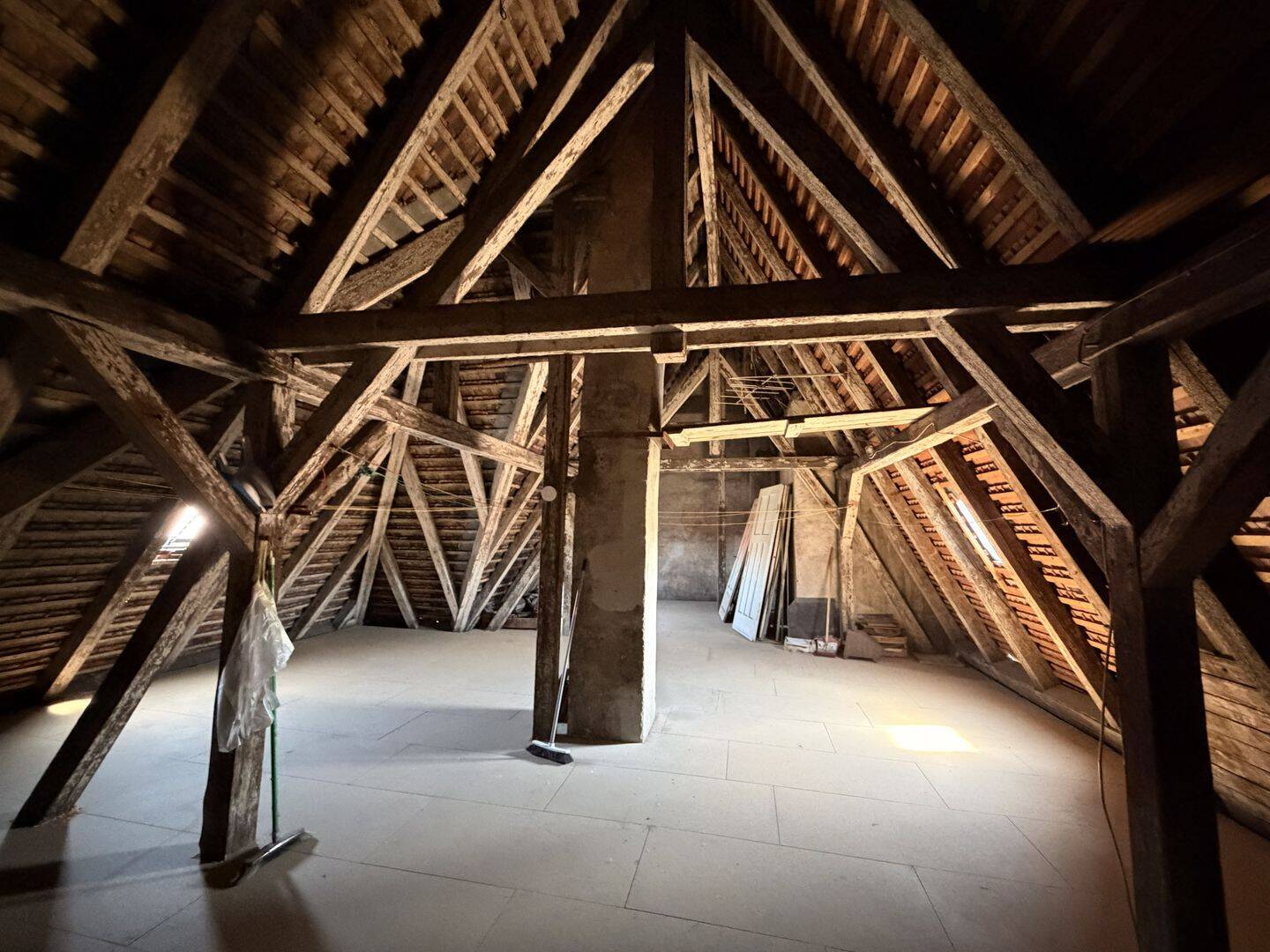 Auszubauendes Dachgeschoss im denkmalgeschützten Altbau – Seltene Gelegenheit mit Entwicklungspotenzial, 90419 Nürnberg (Kleinweidenmühle Sankt Johannis)