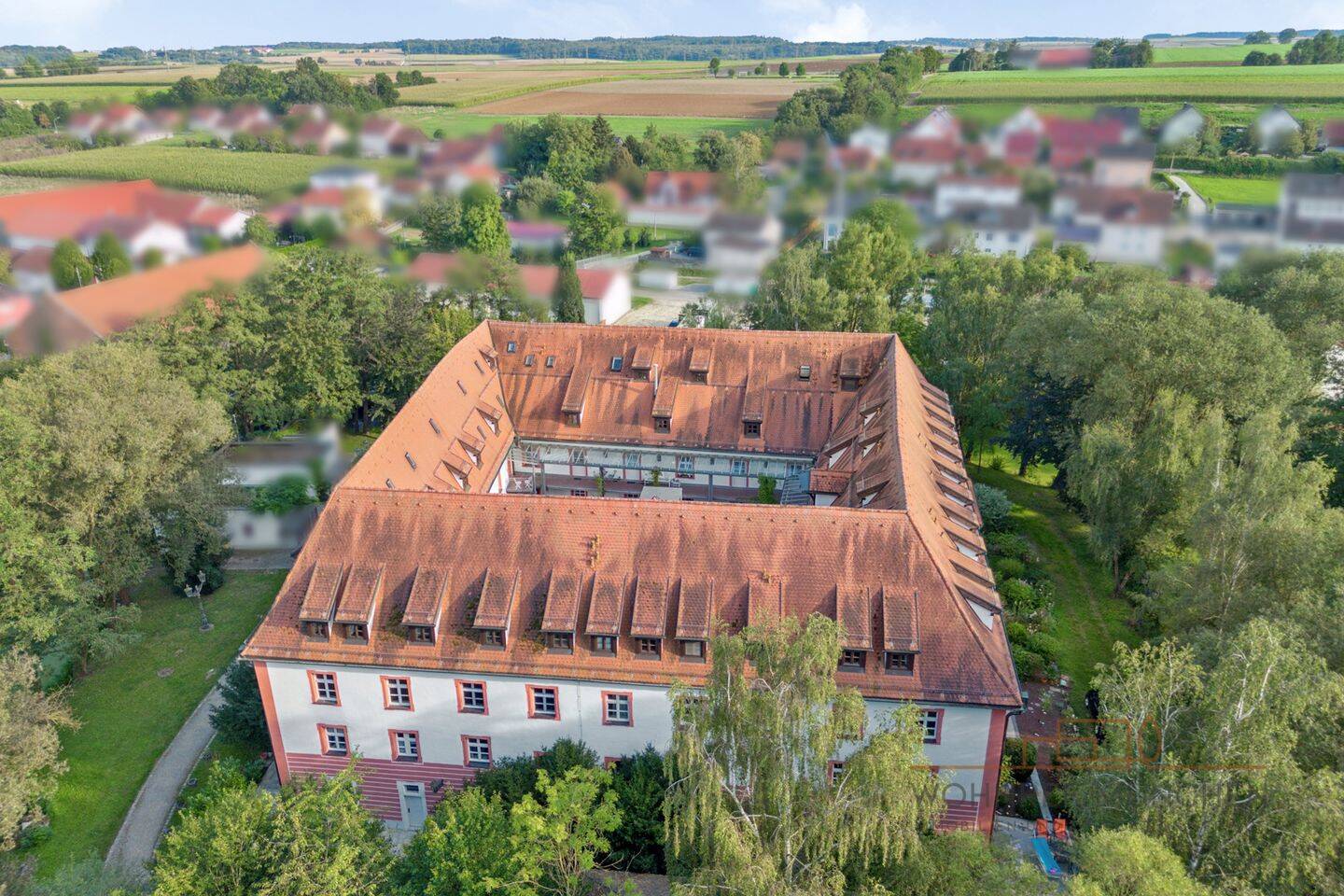Rarität im Raum Regensburg 2-Zimmer-Erdgeschosswohnung im historischen Wasserschloss Gebelkofen, 93083 Obertraubling