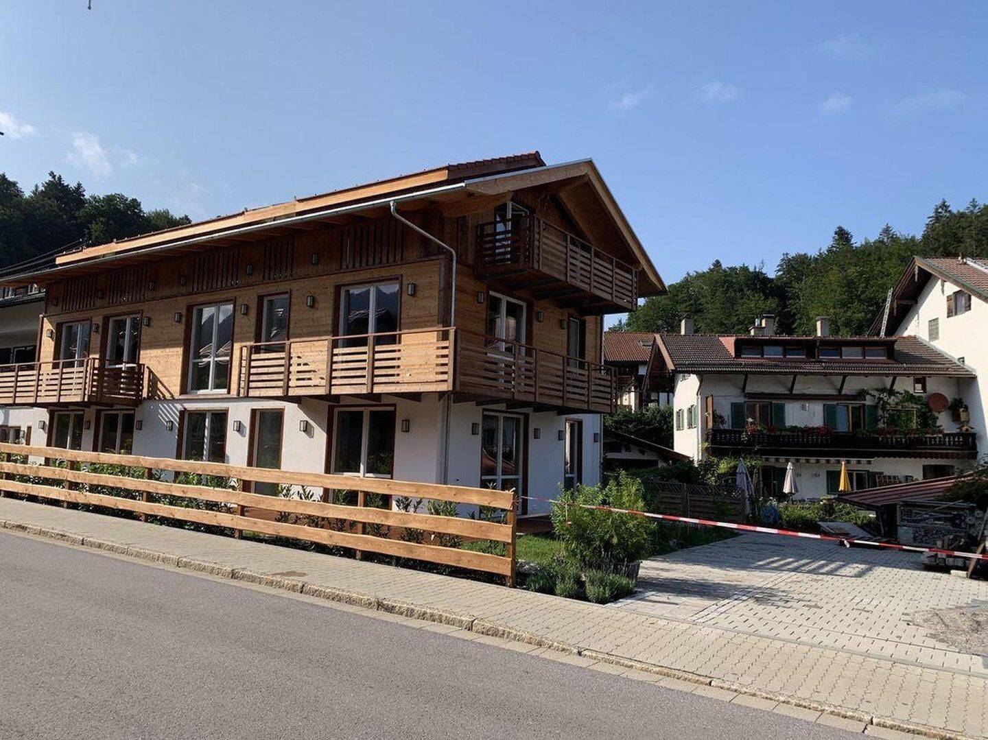Bad Wiessee: Luxuriöse Terrassenwohnung – attraktive 2 Zimmer im 1. OG – ohne Makler, 83707 Bad Wiessee