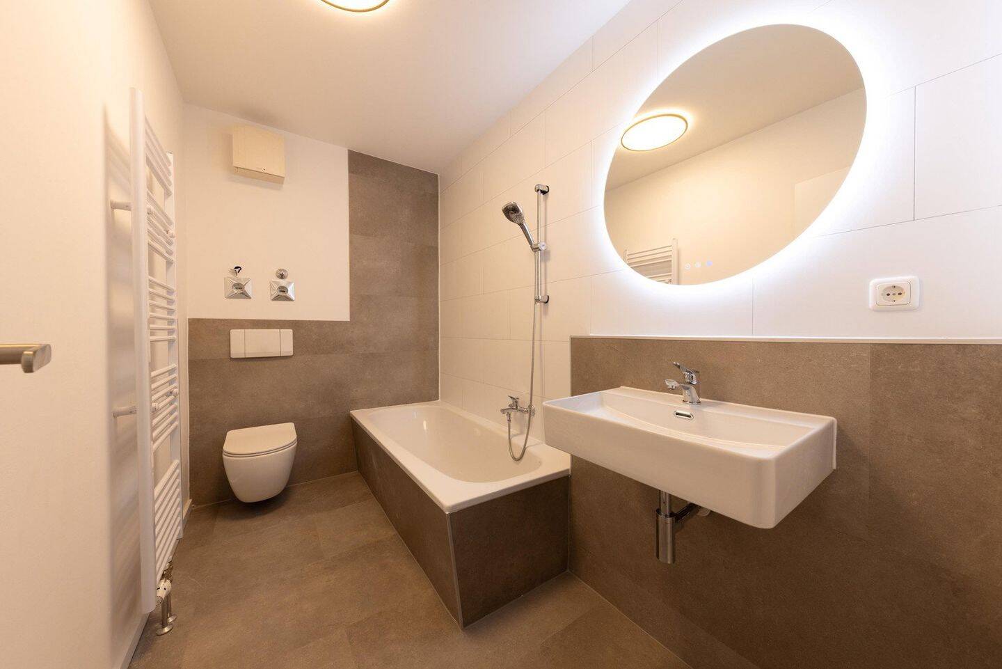 bezugsfreie renovierte 2 Zimmer Wohnung direkt am Körnerplatz provisionsfrei, 4107 Leipzig (Zentrum Zentrum-Süd)