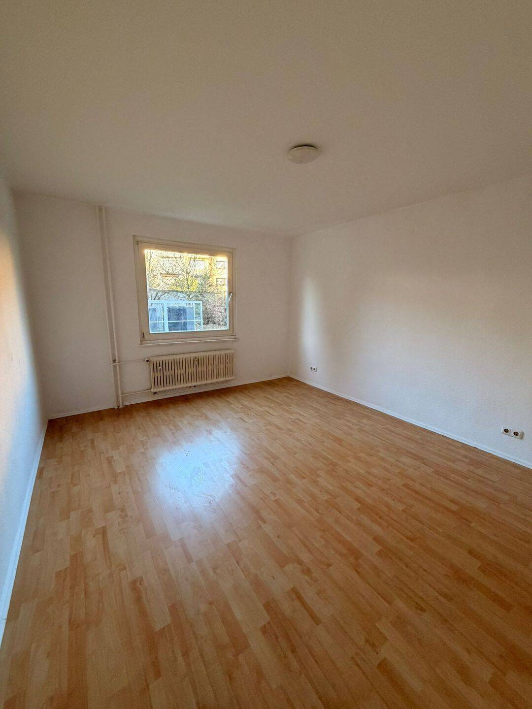 Hoch oben wohnen: 2-Zimmer-Wohnung mit Balkon in der Waldstraße 3. OG, Crossen an der Elster, 7613 Crossen an der Elster