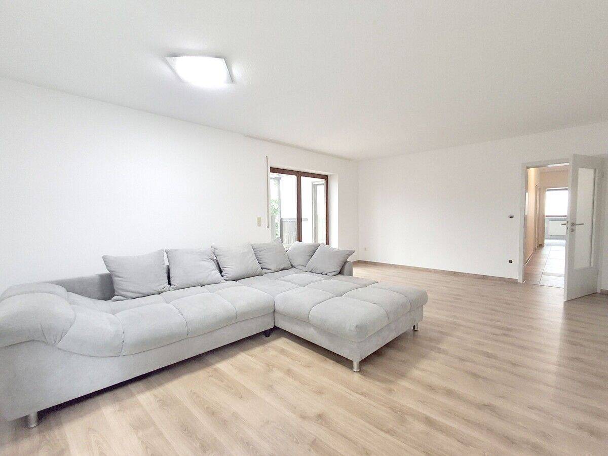 3 Zimmer Wohnung mit Garten und Einzelgarage, 94474 Vilshofen an der Donau