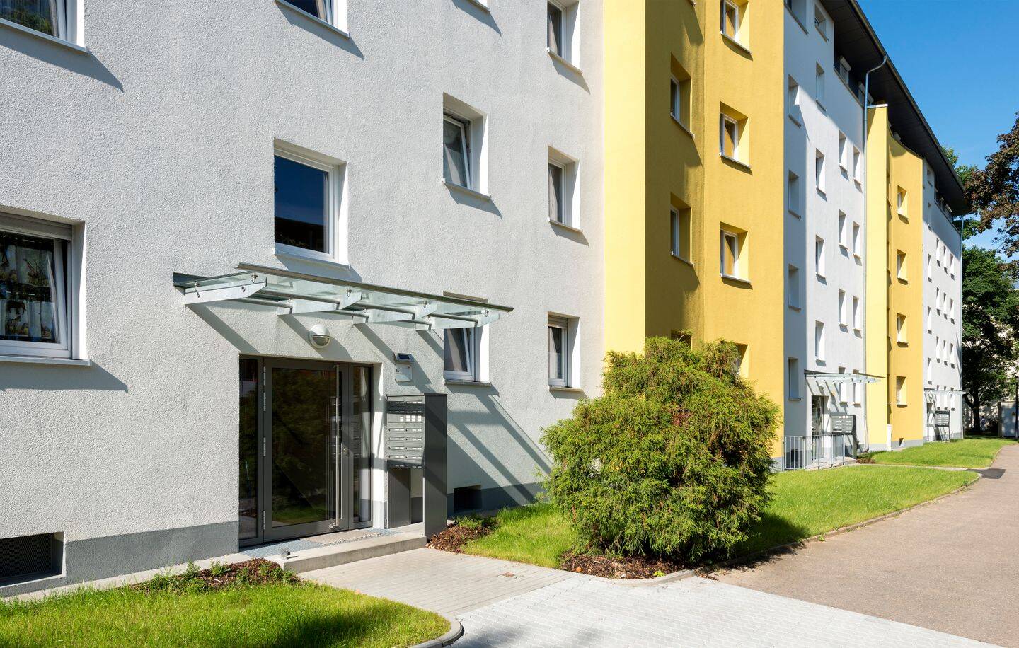 Mit kleiner Dachterrasse! Schöne Wohnung ab September zu beziehen!, 93053 Regensburg (Galgenberg Kasernenviertel Kumpfmühl-Ziegetsdorf-Neuprüll Oberisling-Graß)