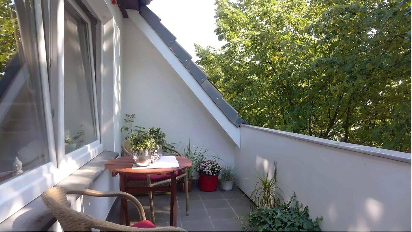 Gemütliches möbliertes Appartement mit traumhafter Loggia, 28755 Bremen (Aumund-Hammersbeck Blumenthal Fähr-Lobbendorf Vegesack)