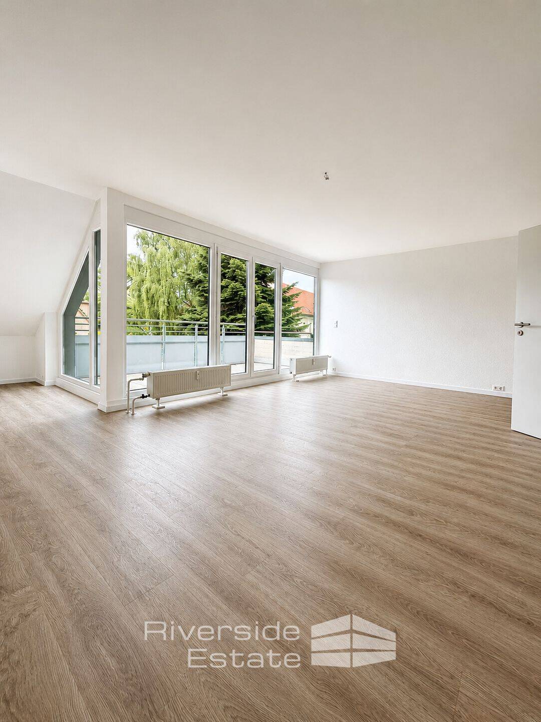 Modernisierte 3-Zimmer-Wohnung mit Einbauküche und mehreren Balkonen in Hameln!, 31785 Hameln