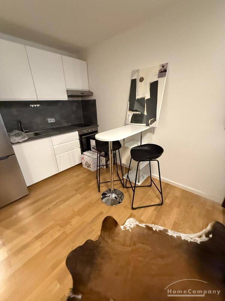 Modern möbliertes 1-Zimmer-Apartment mit Balkon, 80796 München (Schwabing-West)