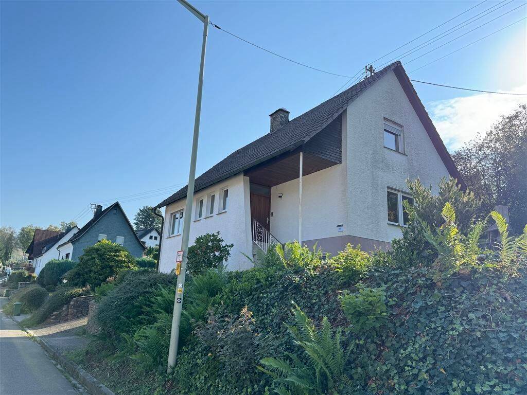 Einfamilienhaus mit großem Garten in Oberhundem!, 57399 Kirchhundem