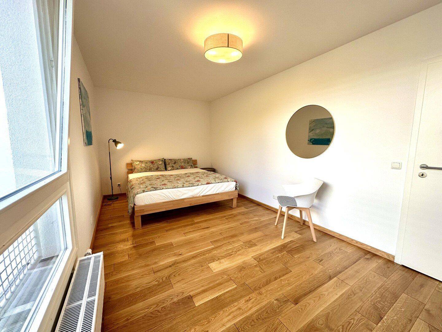 Zentrale & kernsanierte 3-Zimmer-Wohnung mit Loggia und Blick ins Grüne (befristet), 10787 Berlin (Charlottenburg-Wilmersdorf Charlottenburg Schöneberg Tiergarten)