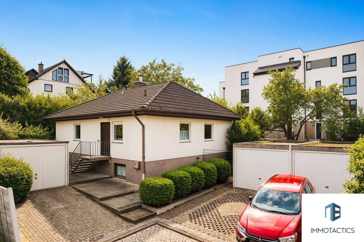 Eingefriedeter Bungalow mit großem Garten, zusätzlichem Wohnraum & drei Garagen in Bad Kreuznach, 55543 Bad Kreuznach