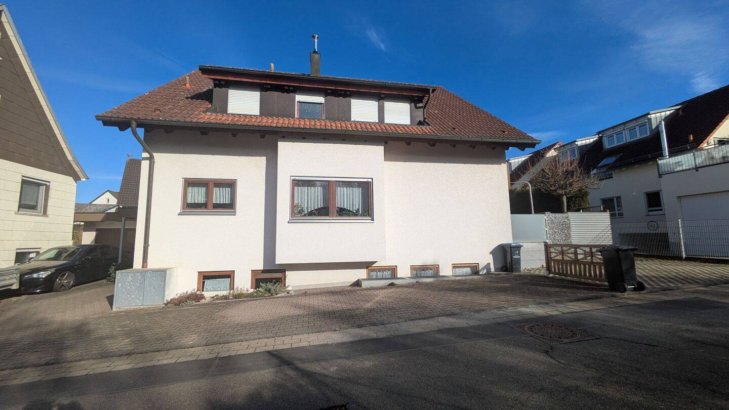 Exklusive 2-Raum-Maisonette-Wohnung mit 2 Balkonen in Weil im Schönbuch, 71093 Weil im Schönbuch