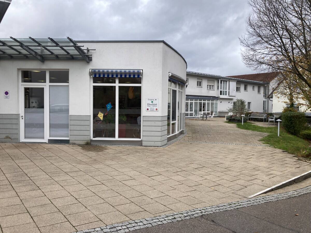2-Zimmer-DG-Wohnung im Kleeblatt Sachsenheim. Sofort bezugsfertig!, 74343 Sachsenheim