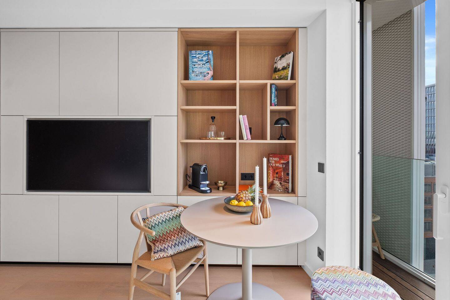 Exklusives, vollmöbliertes Design-Apartment mit Sonnenbalkon & Hafenblick