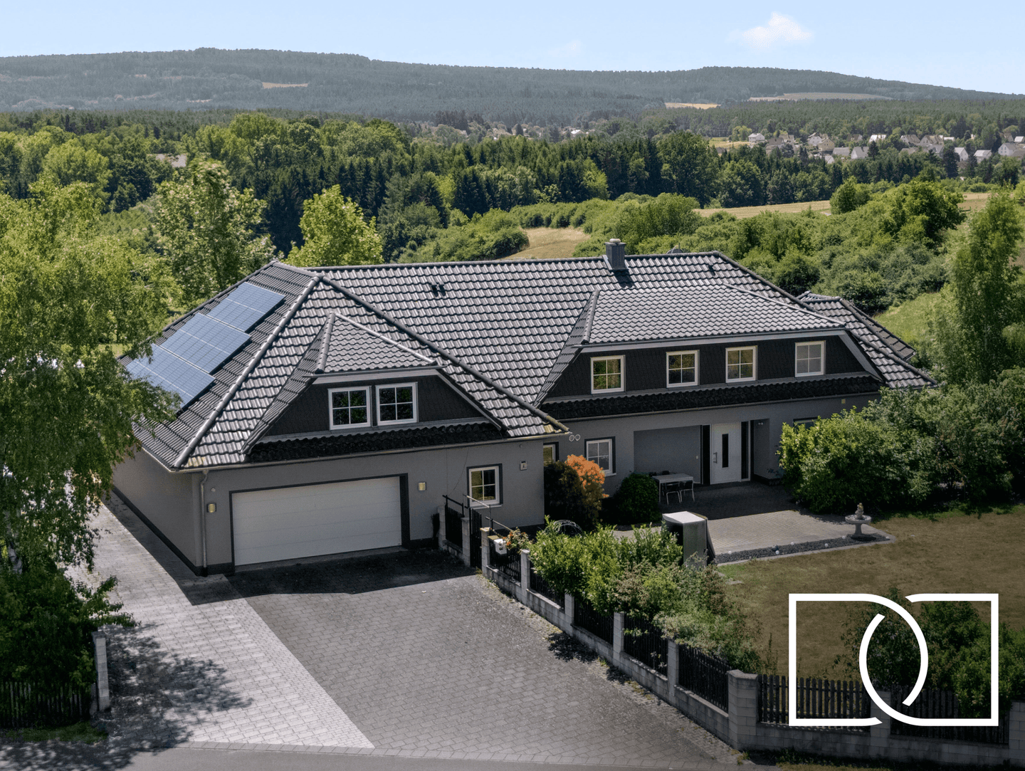 5.176m² Grundstücksfläche! Energieeffiziente Luxusvilla mit Pool in ruhiger Lage, 95473 Creußen