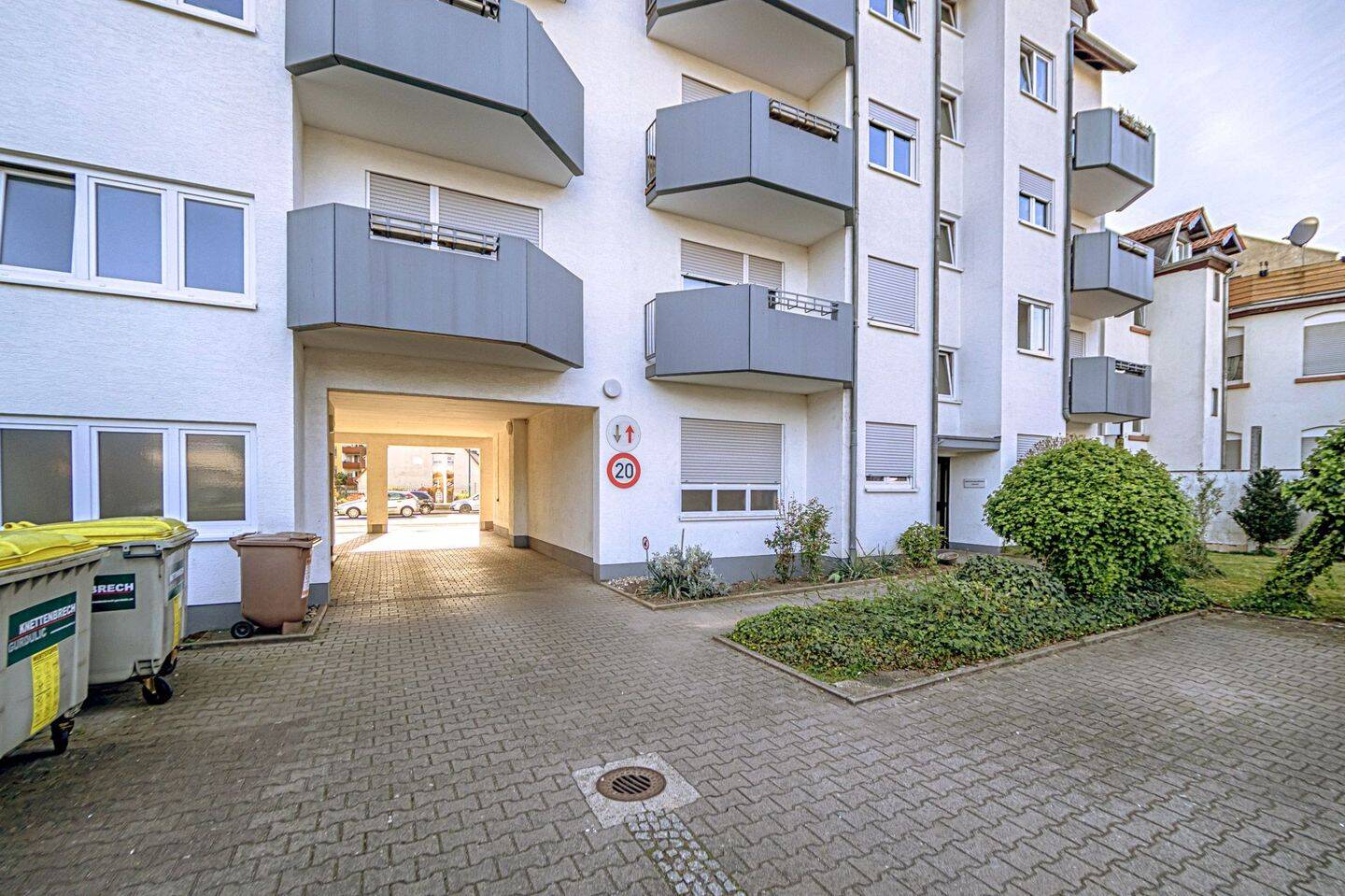 Perfekte Dachgeschosswohnung mit Stellplatz – attraktive Gelegenheit in Mannheim, 68219 Mannheim (Rheinau)