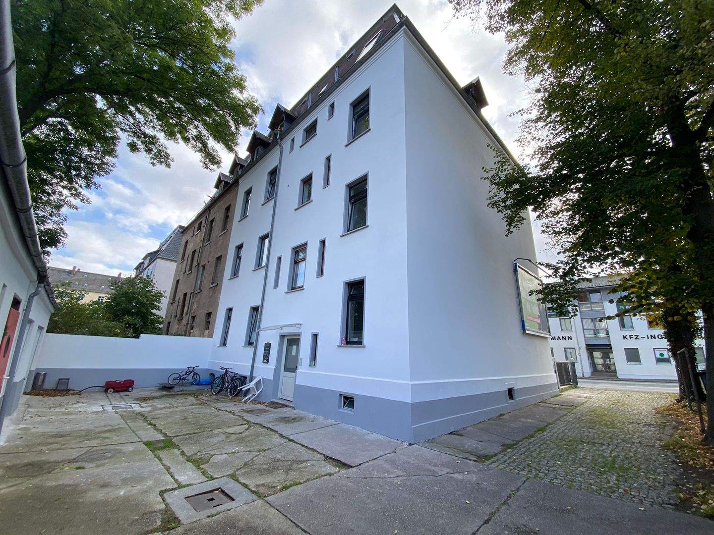 Sanierte 4-Zimmer-Wohnung mit ca. 100 m² im 1. OG – optional mit Küche & Garage Familienfreundlich, 8056 Zwickau