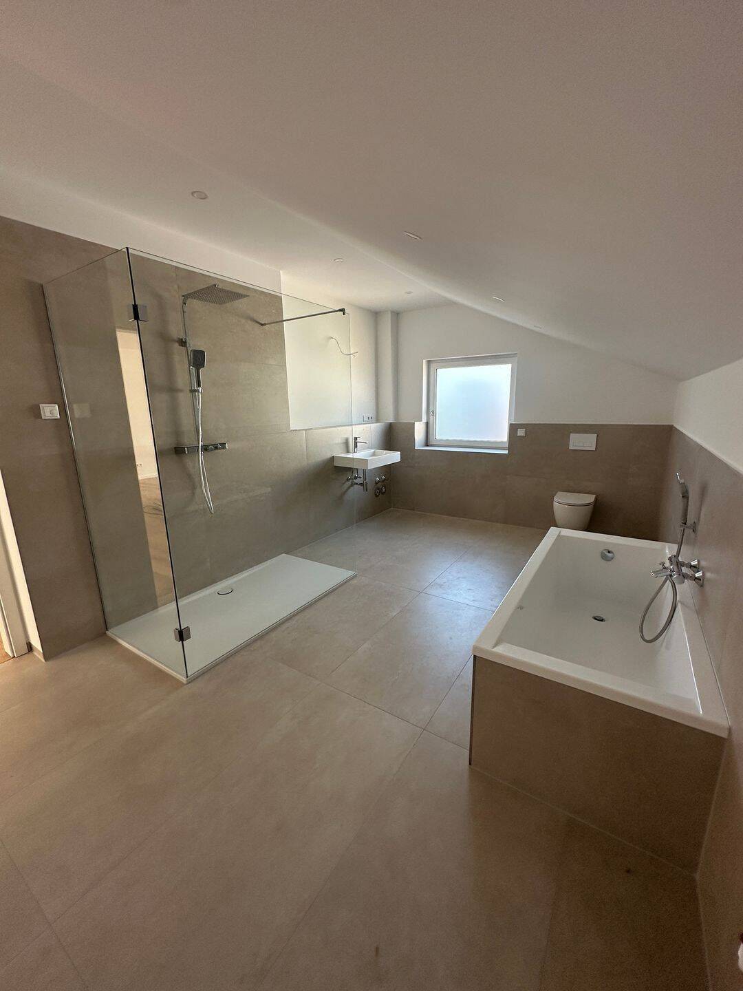 Moderne 3-Zimmer-Dachgeschosswohnung – Erstbezug nach Ausbau, 64401 Groß-Bieberau