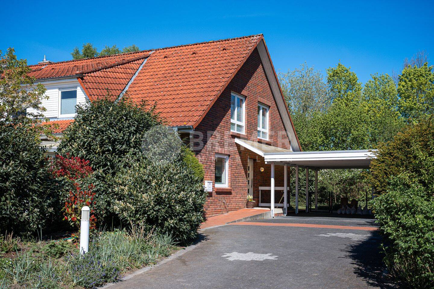 Großzügige Erdgeschosswohnung mit Garten, Sauna & Carport in Lüneburg-Oedeme, 21335 Lüneburg