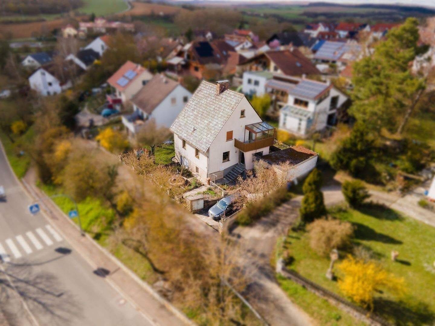 Charmantes Zweifamilienhaus in ruhiger Lage von Würzburg-Rottenbauer, 97084 Würzburg (Heidingsfeld Heuchelhof Rottenbauer)