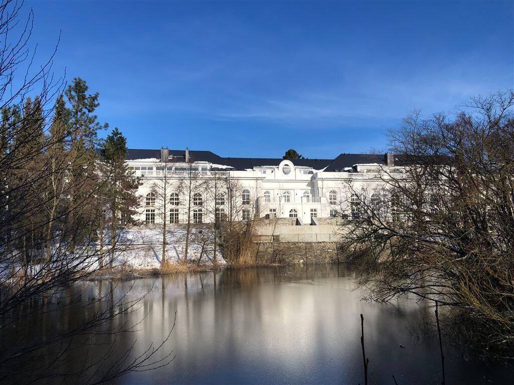 Hochwertige Whg. mit Dachterrasse & Blick über den See!!