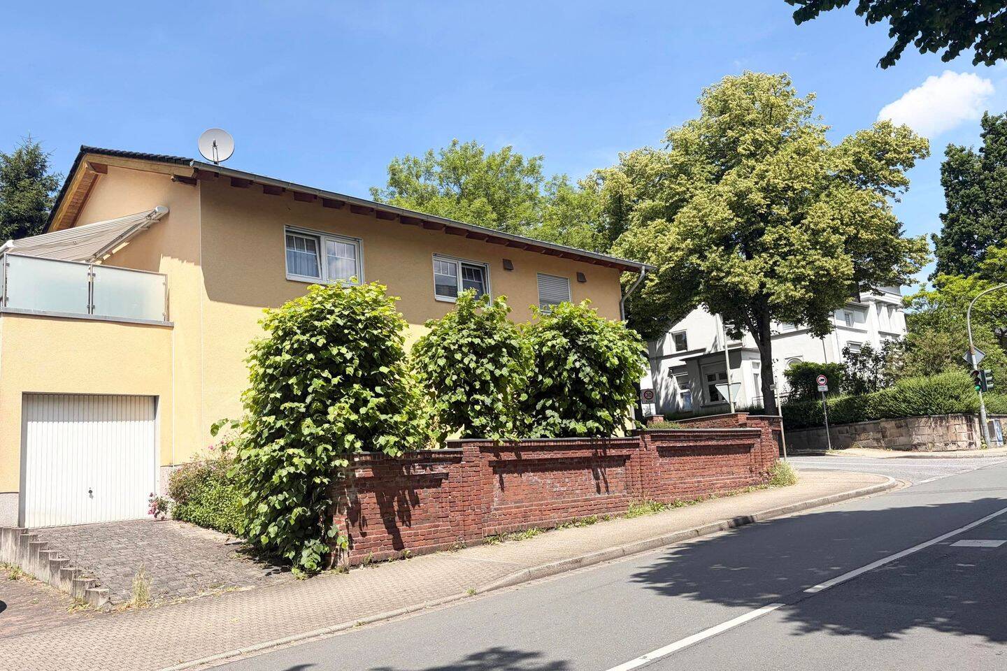 Zeitgemäße Eigentumswohnung von 2006 mit eigenem Eingang, Garage und Gartennutzung in Altwetter, 58300 Wetter (Ruhr)